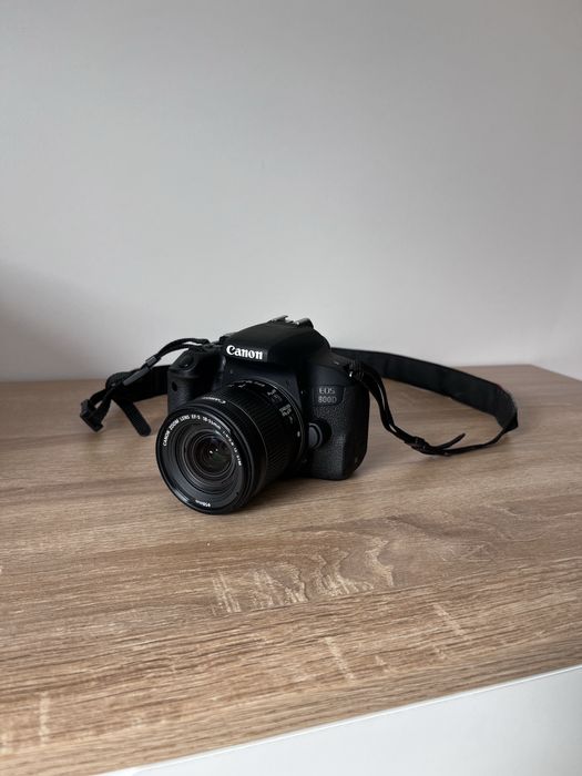 Máquina Fotográfica CANON EOS 800D