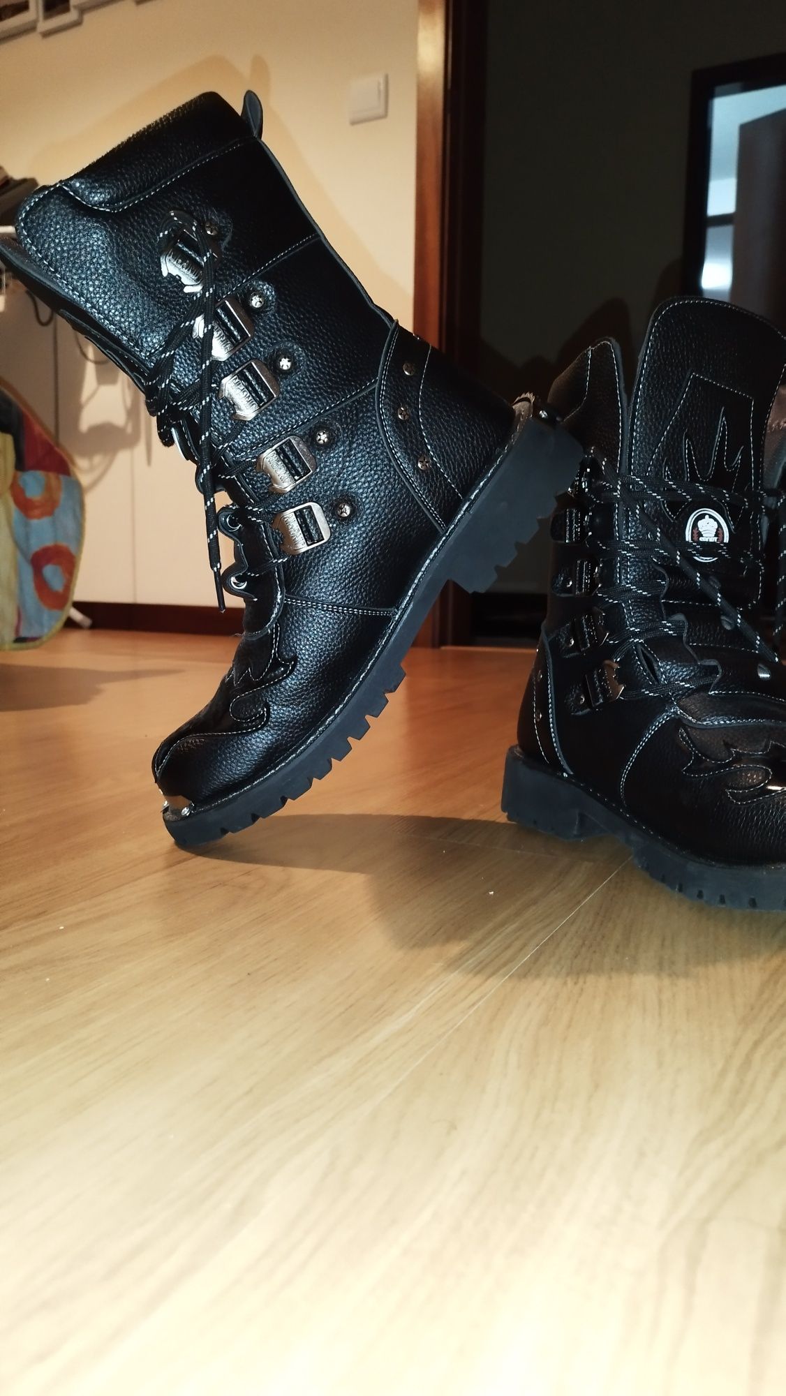 Bota gótica p/motocicleta