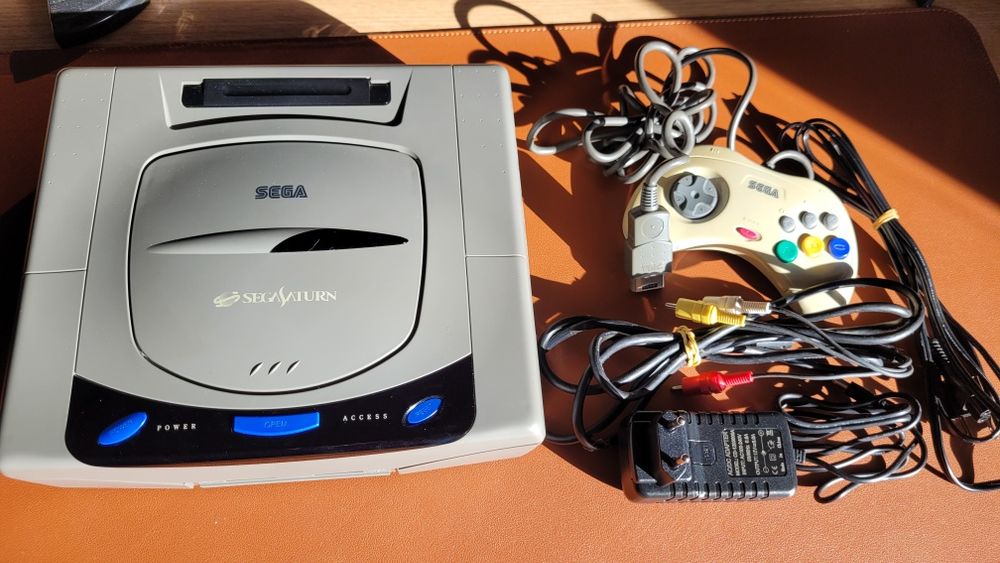 Sega Saturn (HST-3200) NTSC-J, nie wymaga przetwornicy napięcia