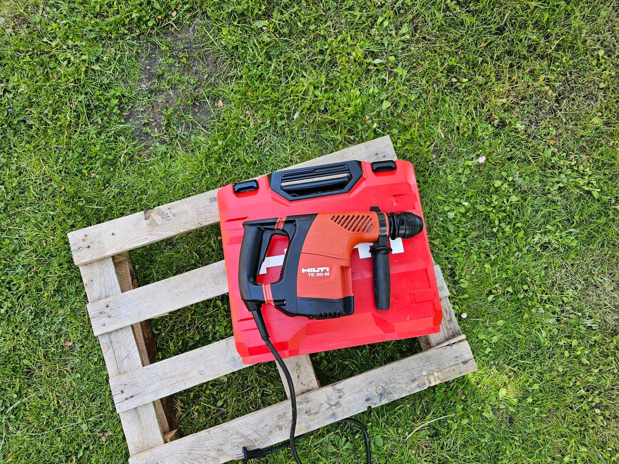 HILTI PM 30-M młotowiertarka z walizką stan BDB 3,6J