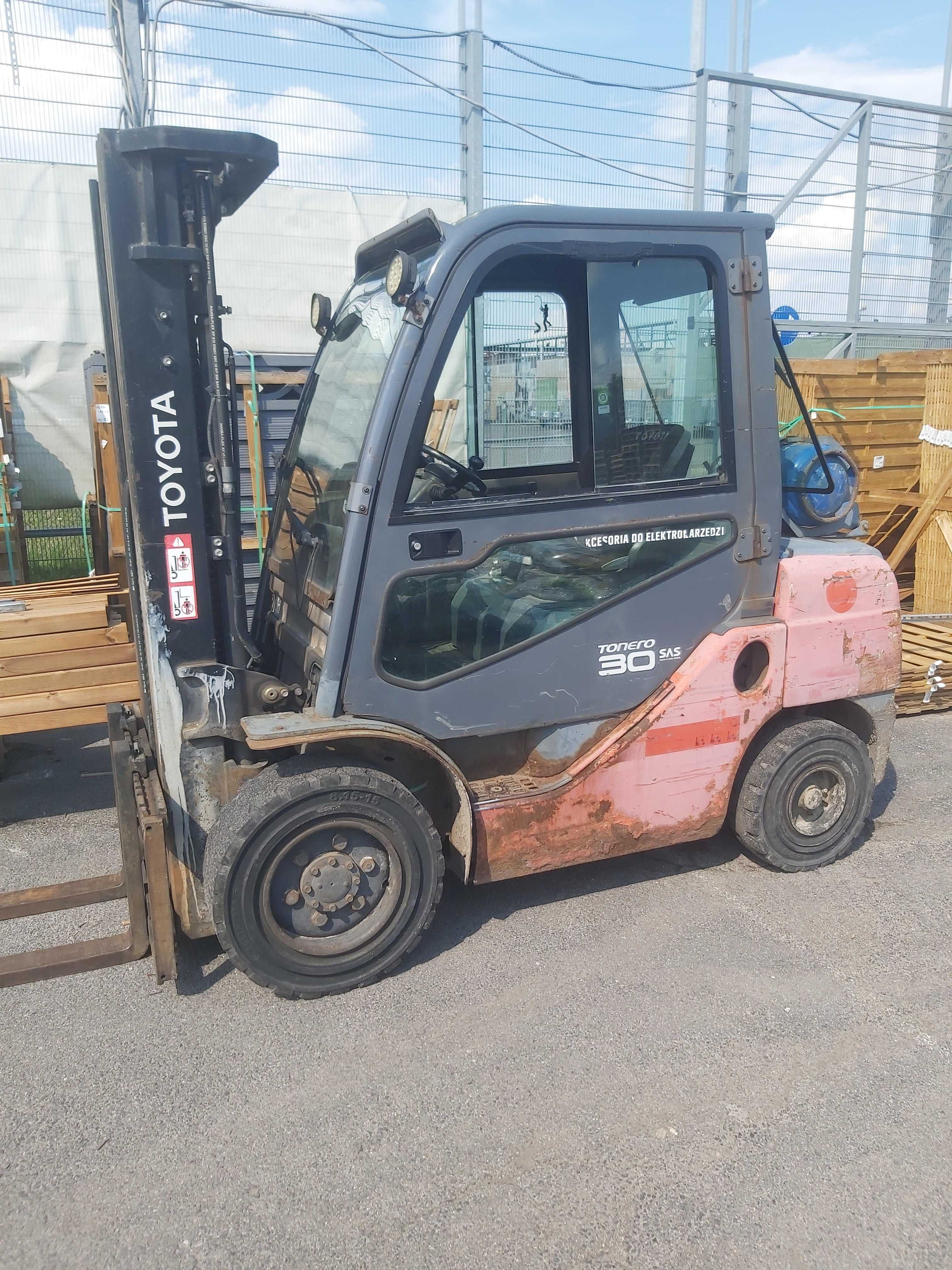 wózek widłowy TOYOTA 8FGF30
