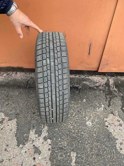 4х зимова гума Yokohama ice guard ig20 165/70 R14 81Q майже нова