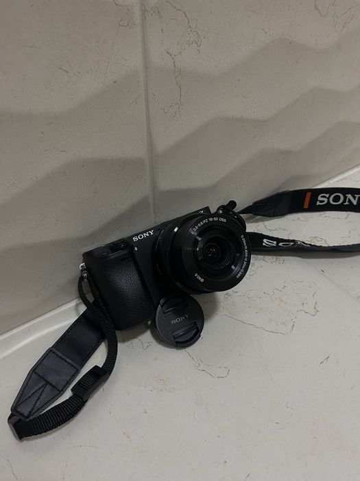 Sony Alpha A6000 + Lente do Kit (16-50mm) Camara e Lente COMO NOVAS!!