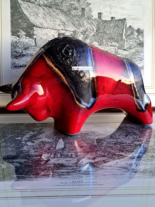 Ceramiczna Rzeźba Byka Otto Keramik Glaze Red Lava Top