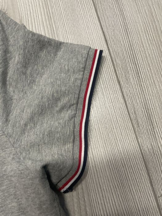 Koszulka basic Moncler z patką na ramieniu