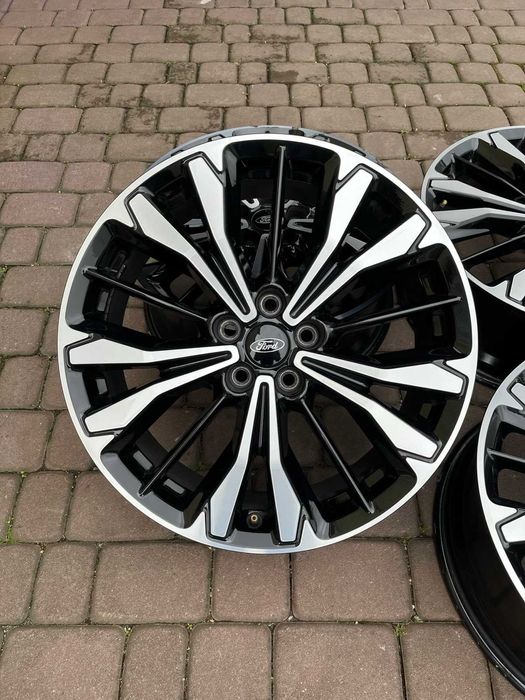 Oryginalne alufelgi Ford 5x108 19 cali Czujniki Kuga Bicolor