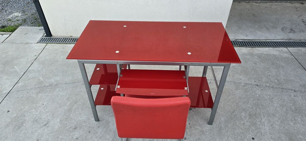 Mesa de escritório em vidro vermelho
