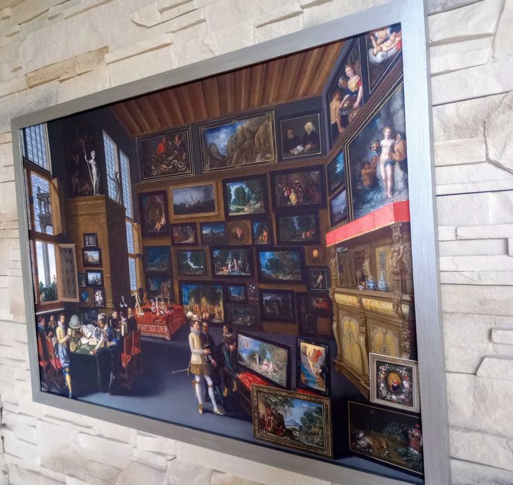 Obraz na płótnie - Znawcy w pokoju ozdobionym obrazami, 50x70cm