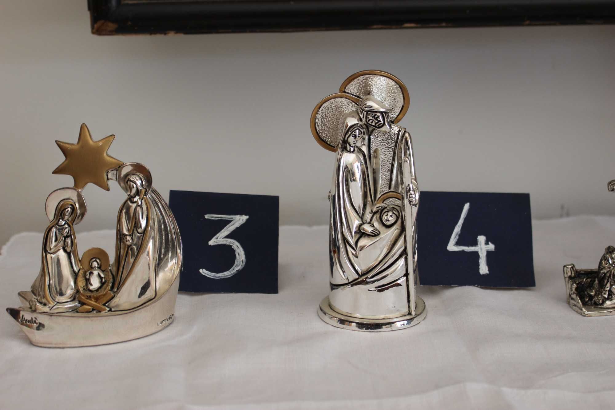 Presépios e Sagrada família em prata bilaminada . Valores de 20 a 65€