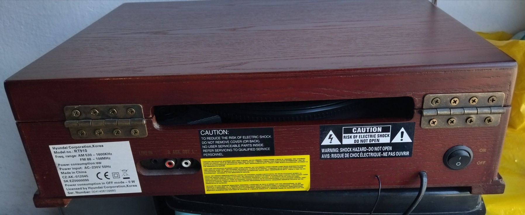 Gramofon z radiem Hyundai RT910