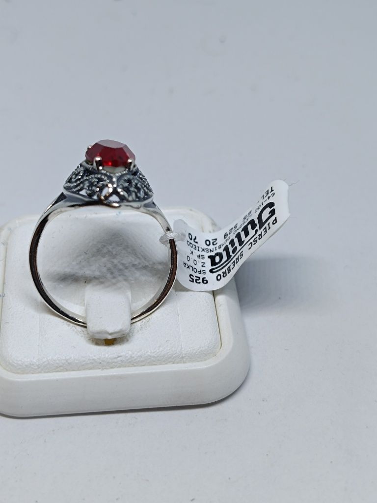 Srebrny pierścionek z czerwonym oczkiem srebro 925 r 19