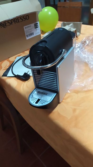 maquina de café nespresso pixie