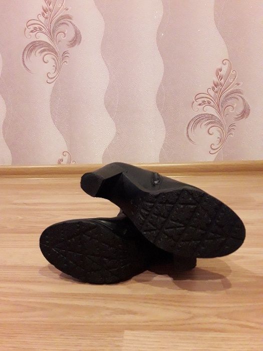 Сапог осенний натуральная кожа.