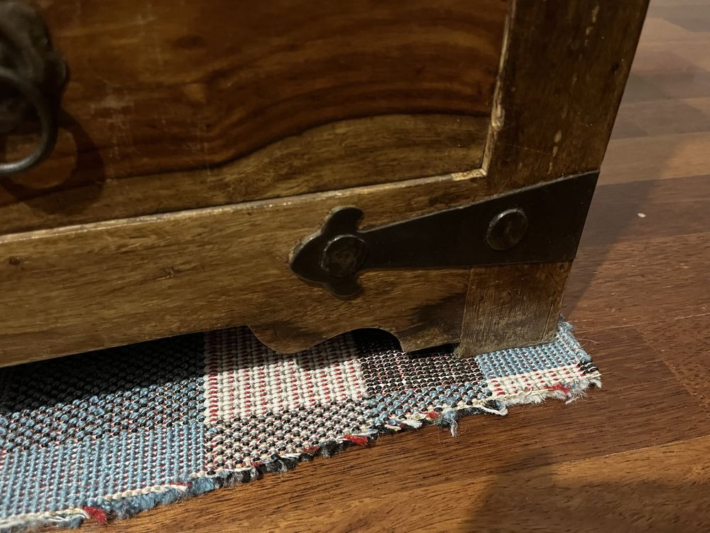 Almi decor, Ława z szufladami z drewna egzotycznego