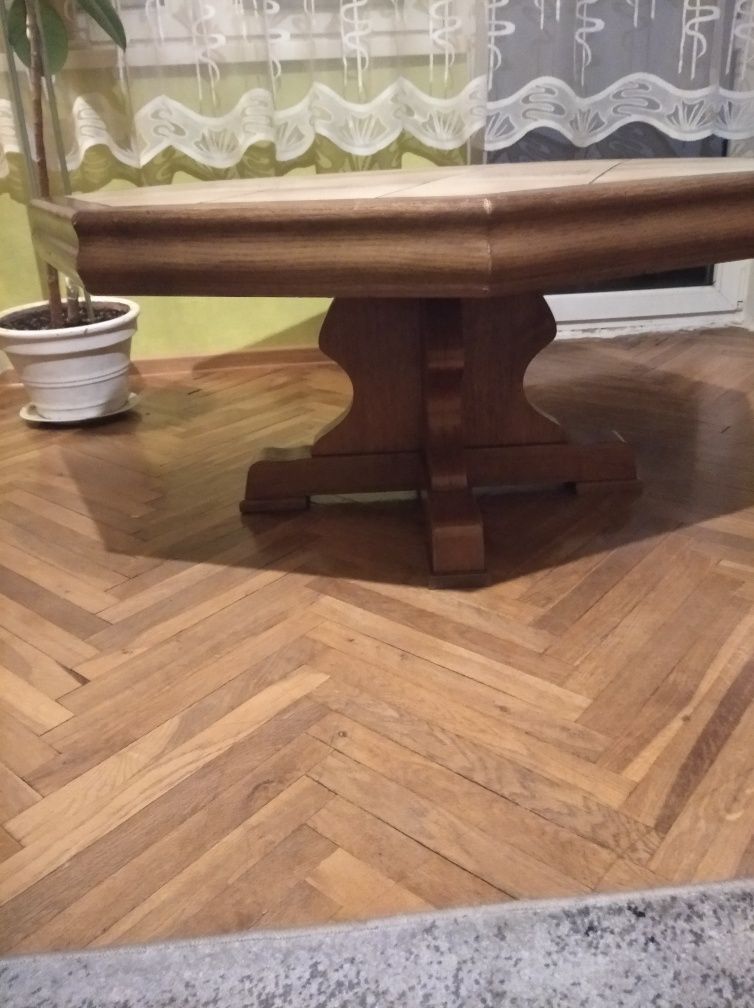 Duży stół drewniany z blatem z płytki ceramicznej .ceramicznej . Sprze