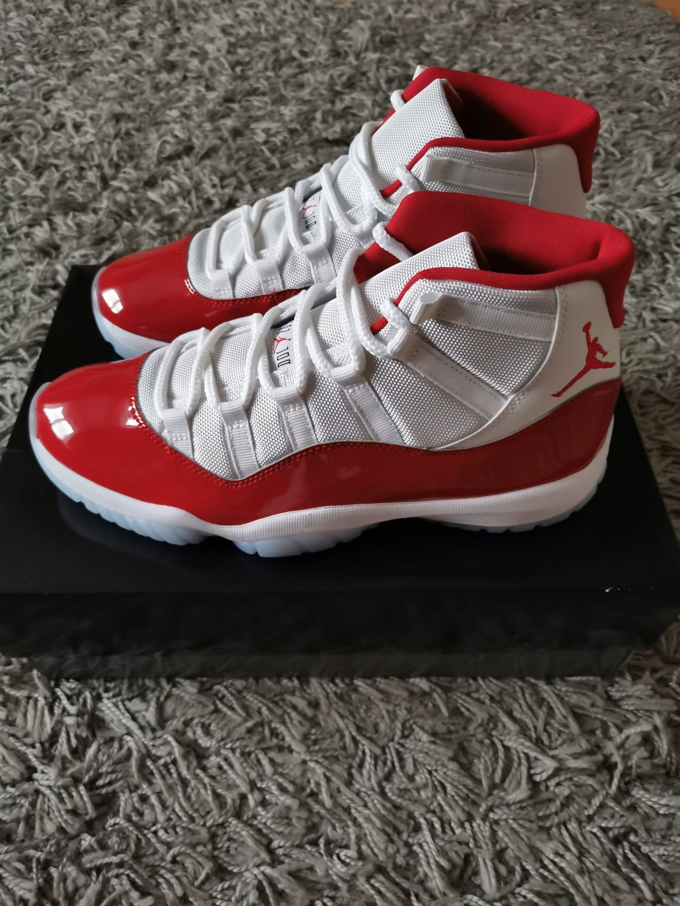 Jordan 11 Retro Cherry (2022) 44, 10 US, 28 cm