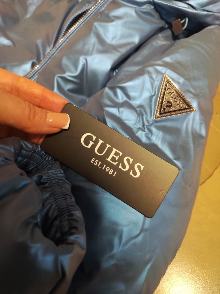 Куртка пальто пуховик GUESS  Размер M и L  Оригинал Гесс klein