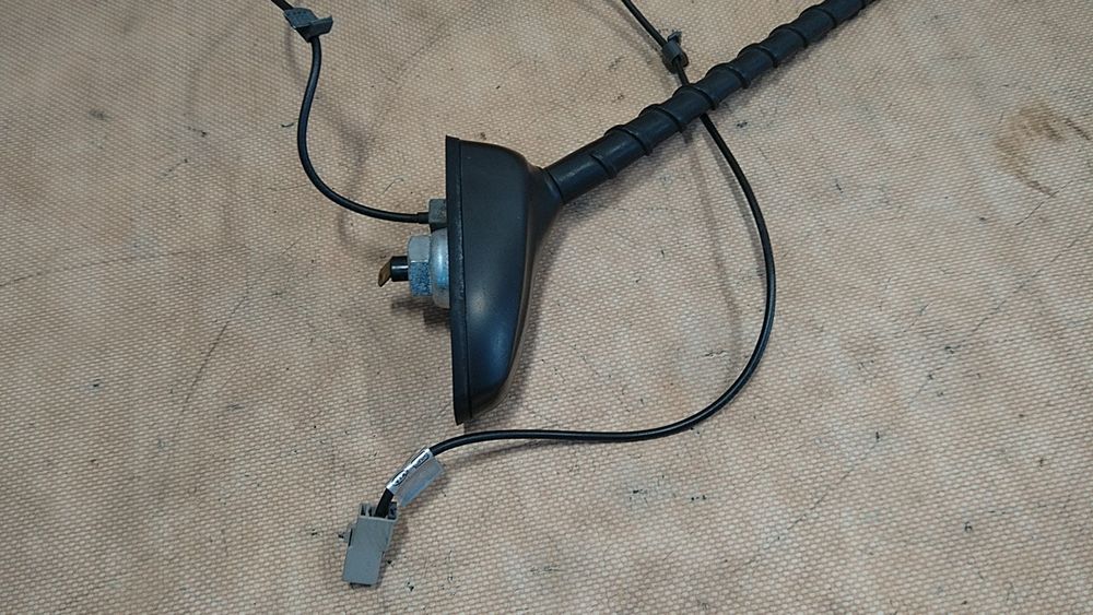 ) Kia Ceed antena dachowa