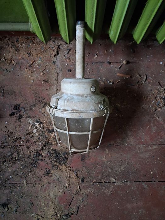 Плафони, світільники.