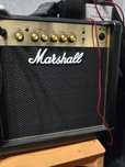 Продам комбик Marshall MG15 и электро гитару