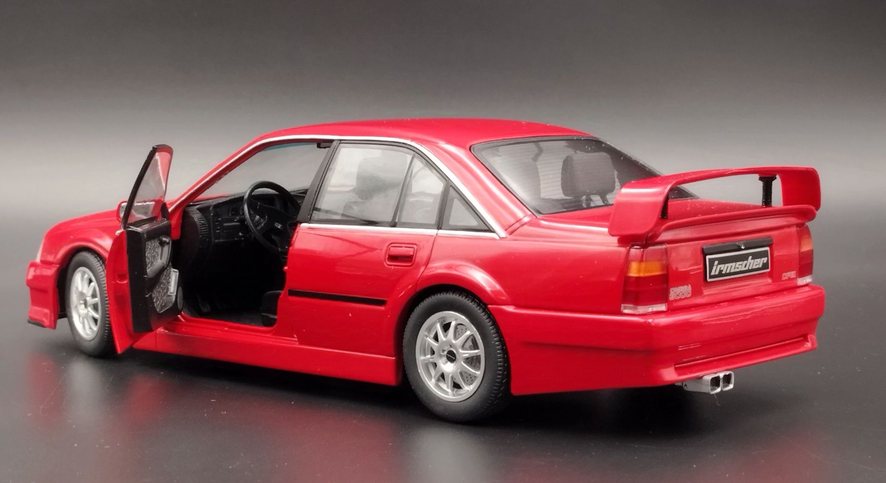 Opel Omega 3000 24V Evo 500 Irmscher 1990 Magma Red Solido 1:18