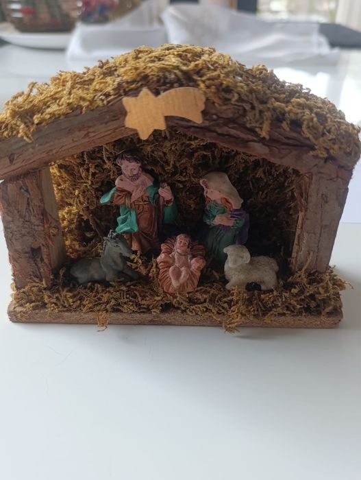 Szopka Bozonarodzeniowa z figurkami
