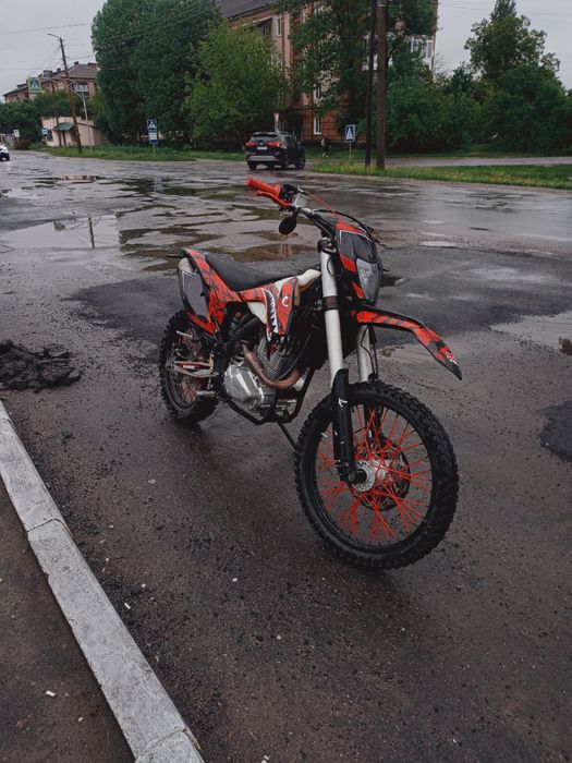 Ендуро 300 на доках, стан близько ідеалу