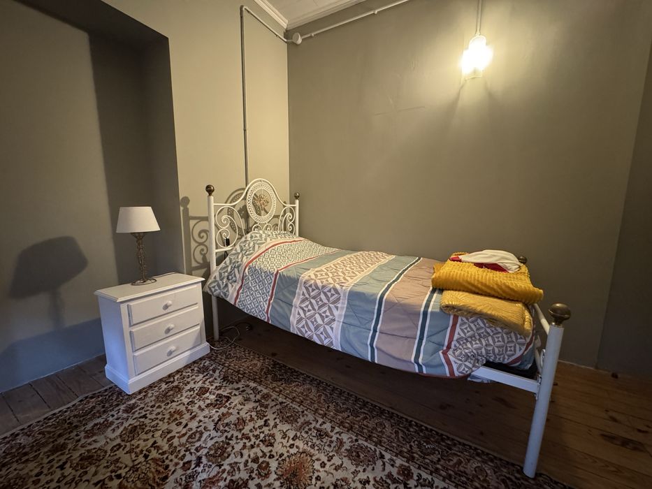 Cama de ferro individual