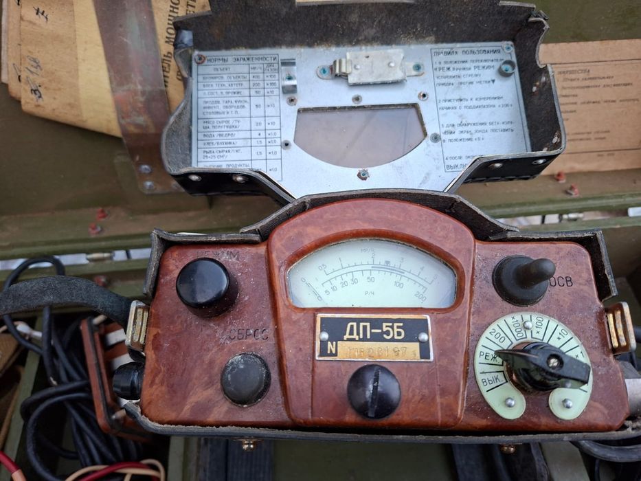 Dozymetr radziecki DP-5B w bakielicie