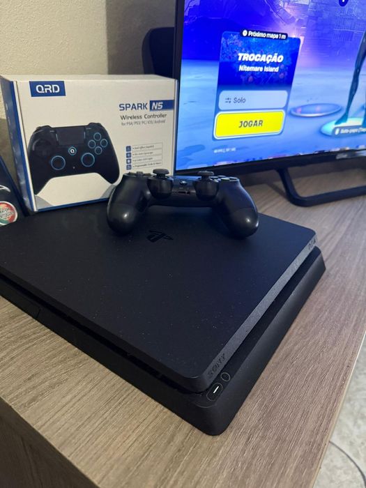 PlayStation 4+ 3 controles + fone + jogo + cadeira ergométrica