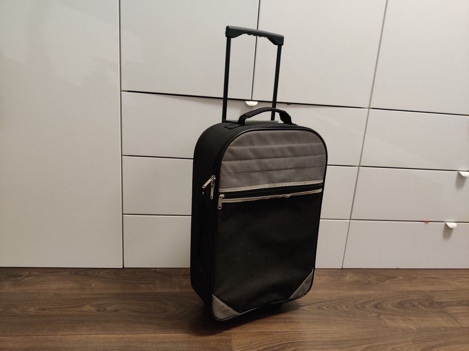 Stara walizka na kółkach 25 l