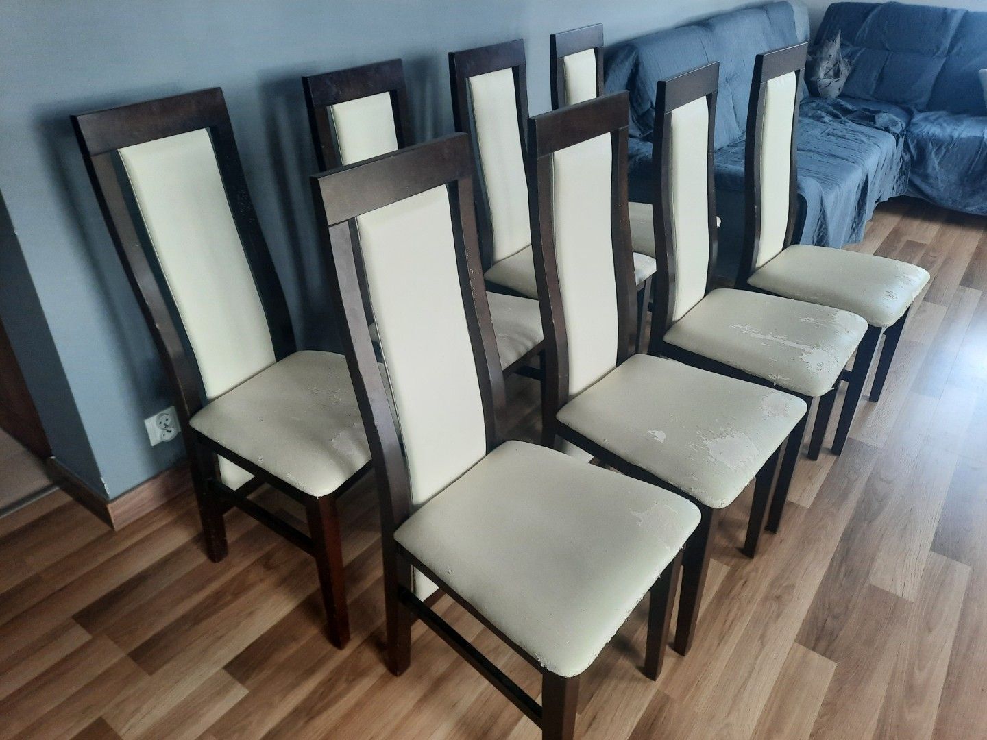 8 krzeseł drewnianych