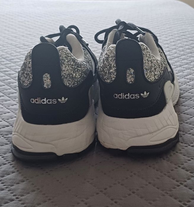 Ténis Adidas como novos.