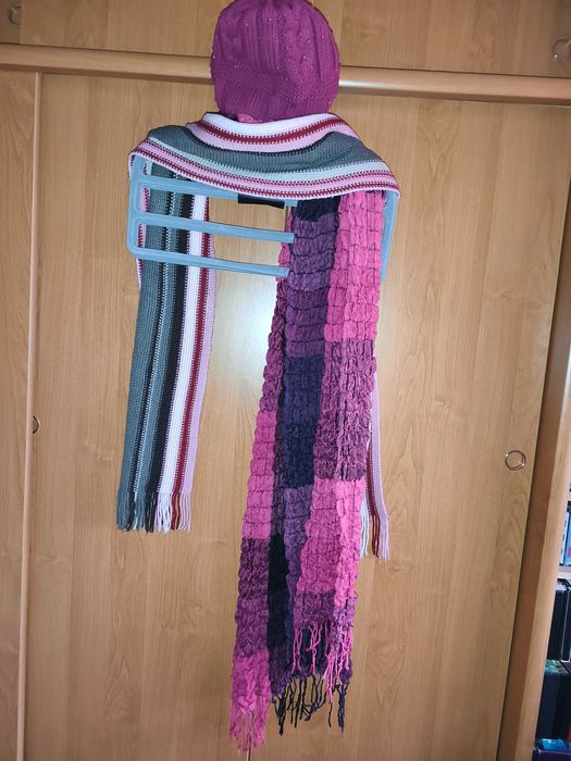 Czapka, szale w odcieniach róż/fiolet, używane, w komplecie lub osobno