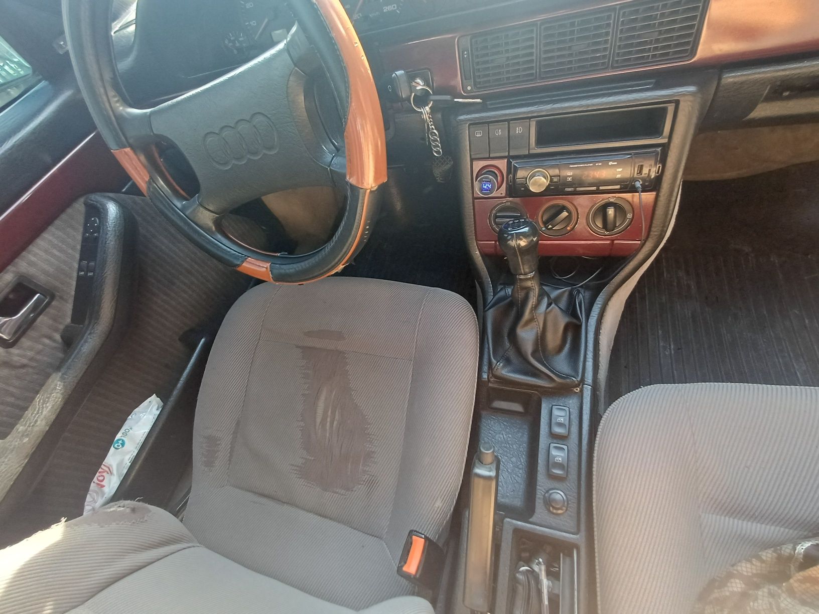 Audi 100 C3     .