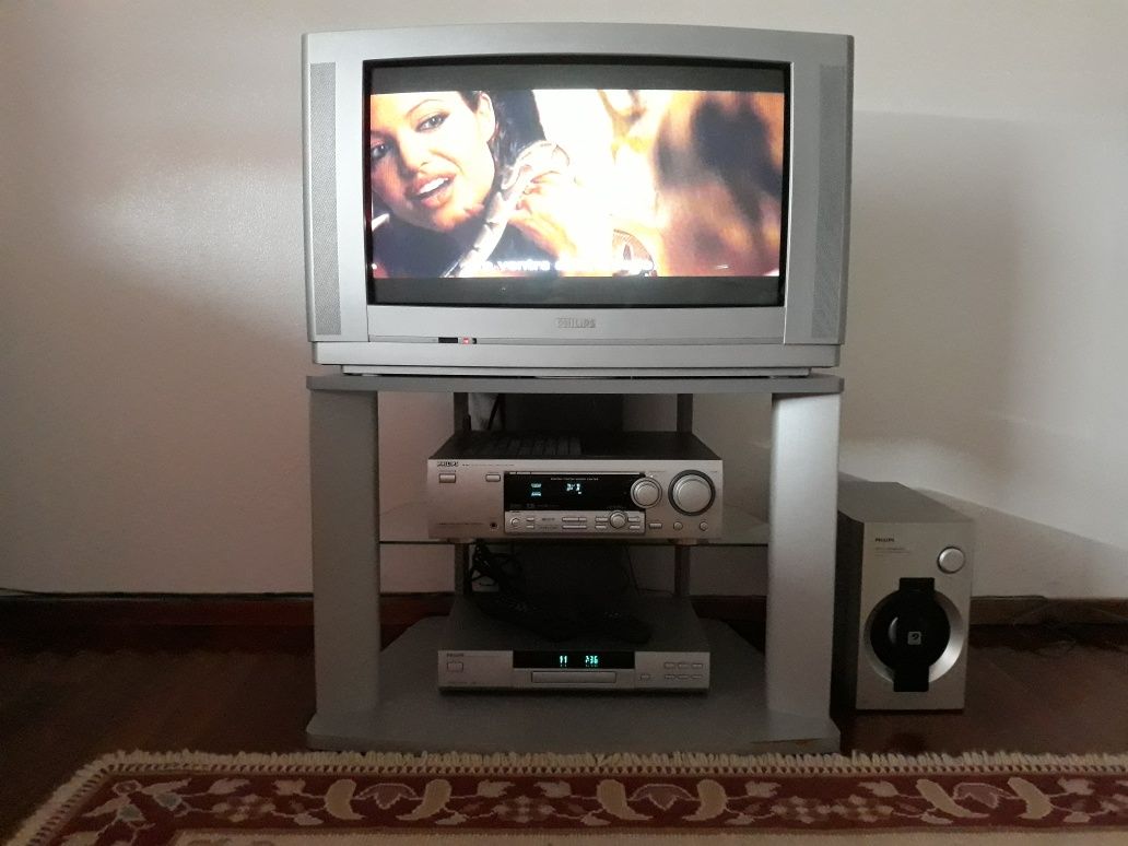 Vendo tv 70cms a funcionar bem, móvel incluído