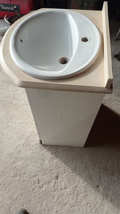 Vendo lavatório com armário