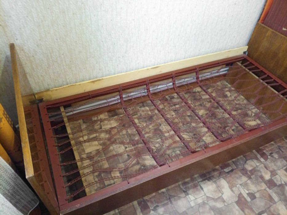 Кровать с матрасом