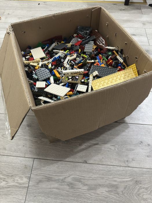Продам 10 кг LEGO — дуже багато різних деталей, фігурки, техніка,тощо