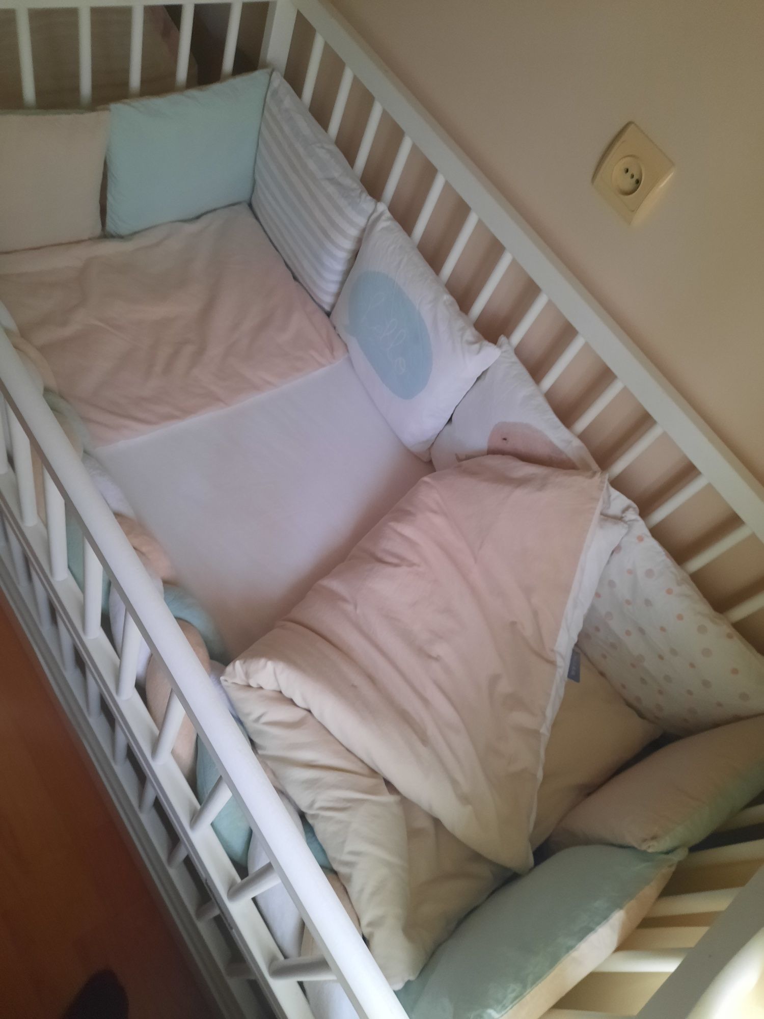 Дитяче ліжечко з бортиками