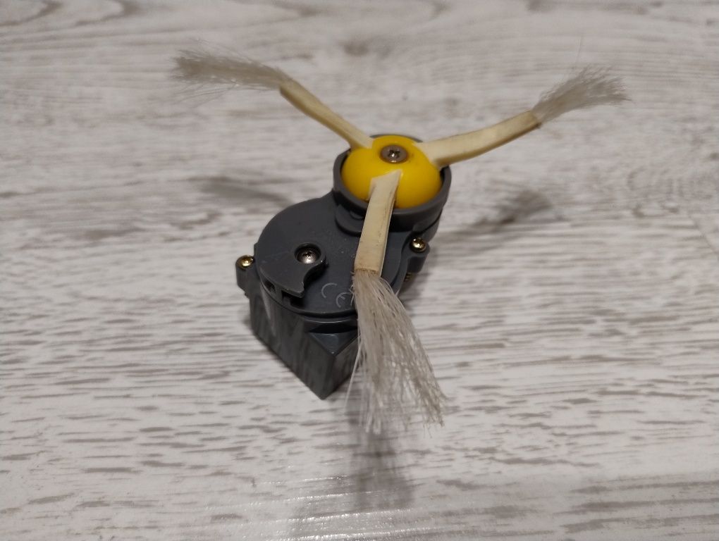 Moduł szczotki bocznej ze szczotką Irobot Roomba 865