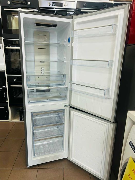 Lodówka Amica Szerokość: 55 cm, INOX NoFrost