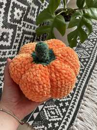 Ręcznie szydełkowana jesienna dekoracja- pomarańczowa dynia