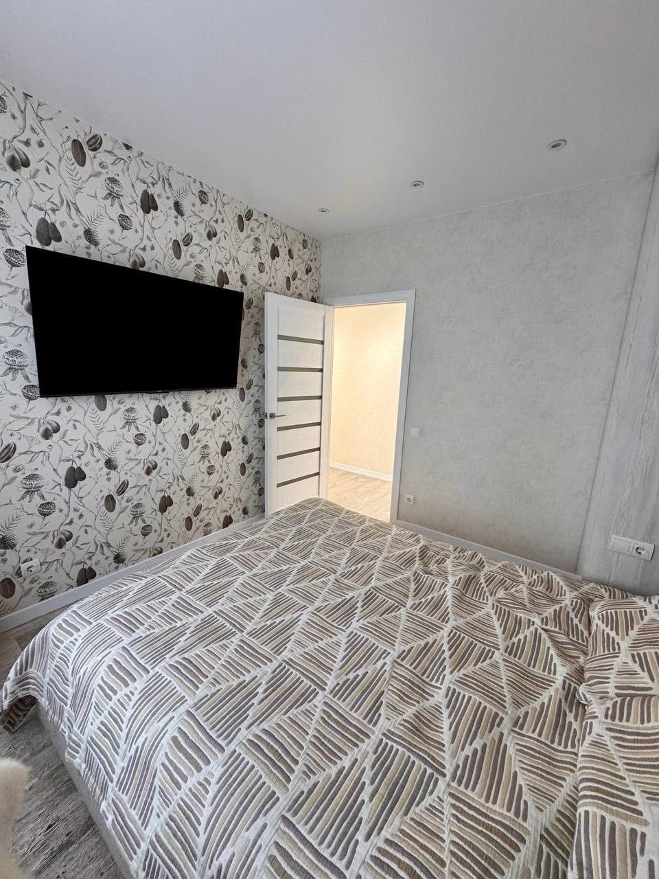 Продається 2 кімнатна квартира, Виставка
