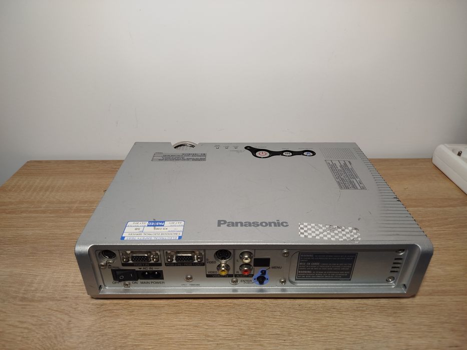 Projektor Panasonic PT-LC56E do naprawy