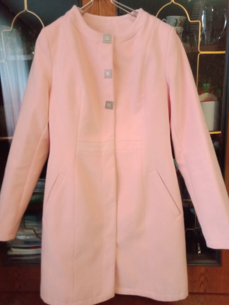 Продам пальто ніжно-рожевого кольору
