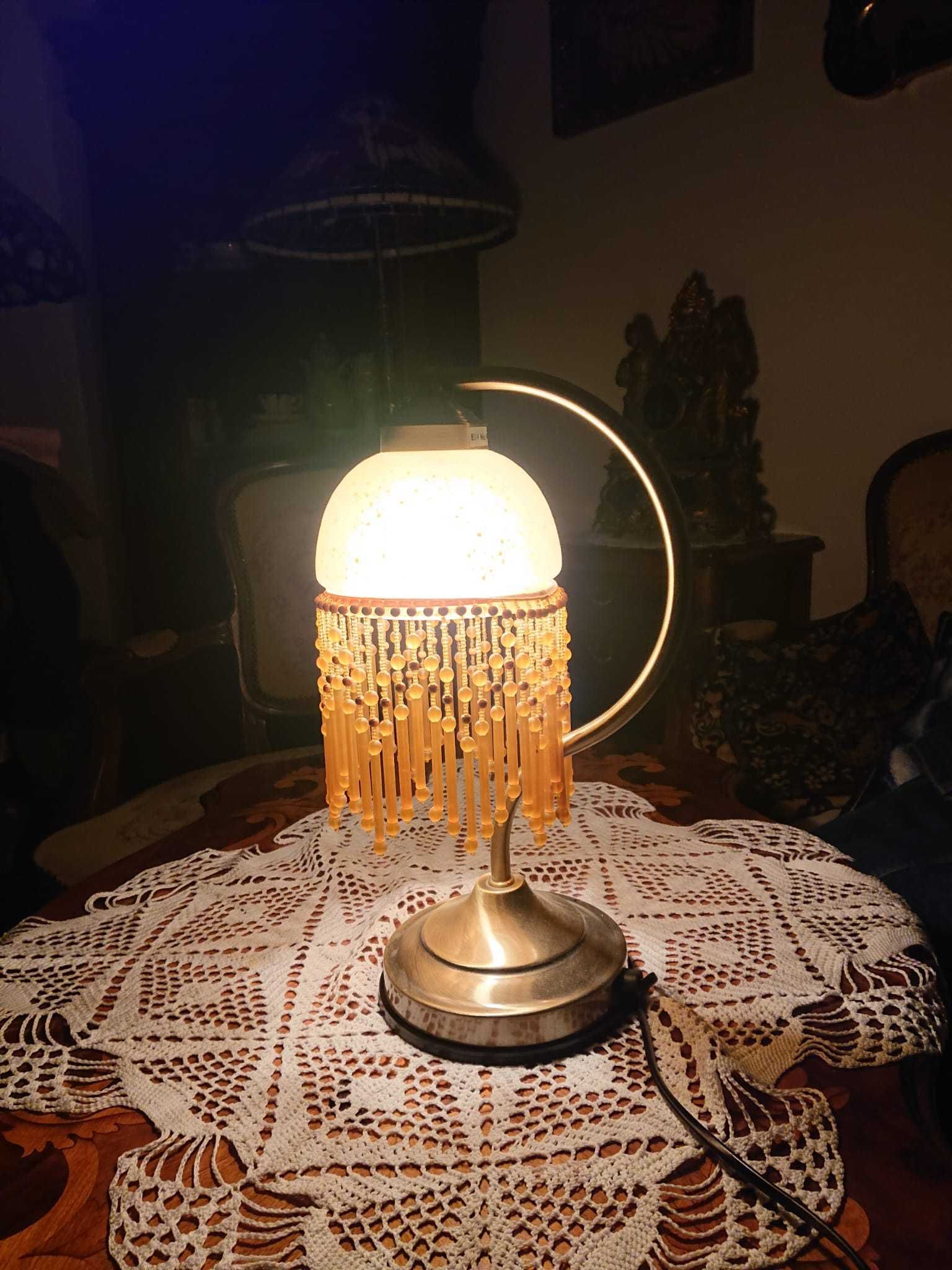 Lampa stolikowa klosz z koralikami ,Kolekcja dla pasjonaty