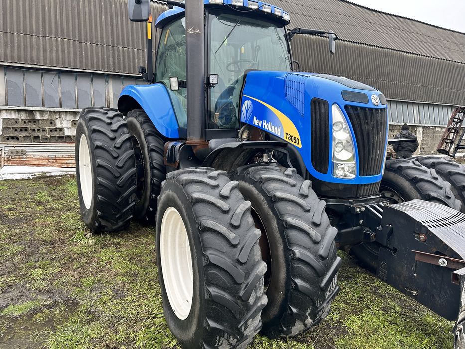 New Holland T8050
