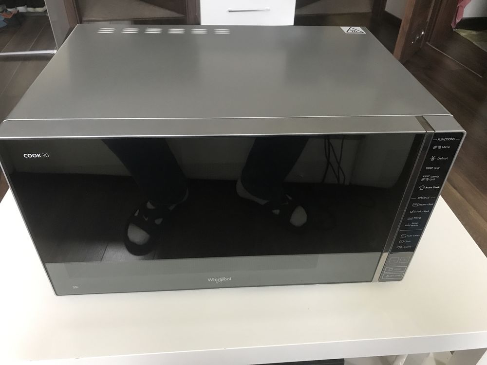 Mikrofalówka Whirpool MWP 304M jak nowa 30l pojemnosci moc 1400W