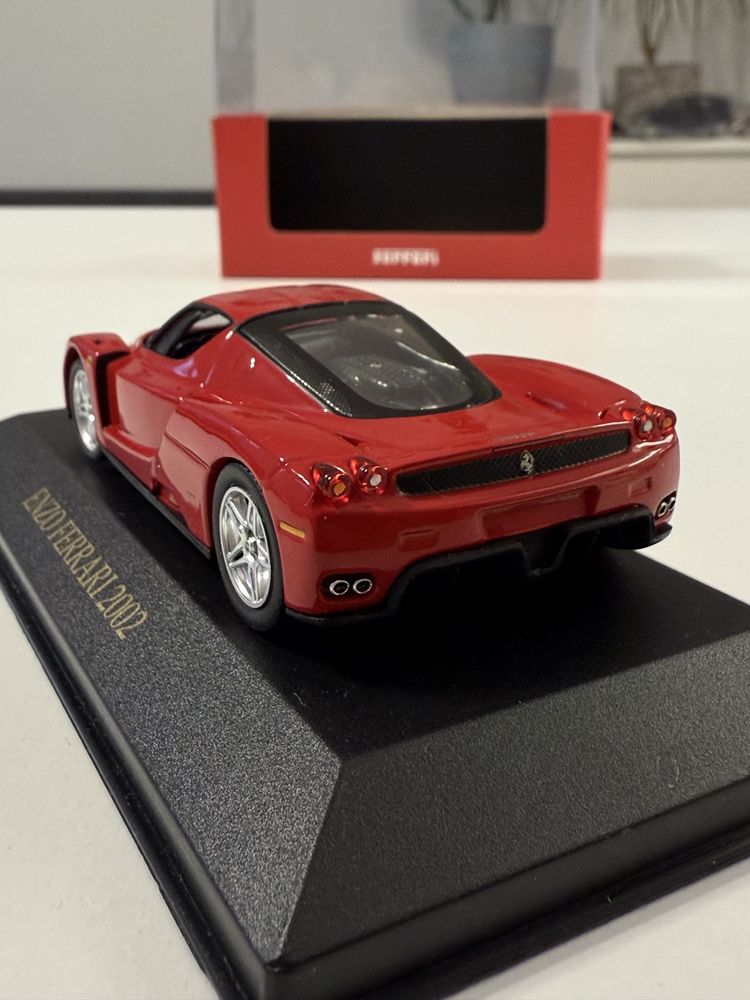 Model Ferrari Enzo 2002 1/43 1:43 by IXO Hot Wheels Redline Models Red